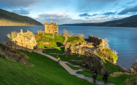 Le Urquhart castle et le Loch Ness - © Sam