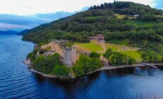 Le Urquhart castle et le Loch Ness - © 4kclips