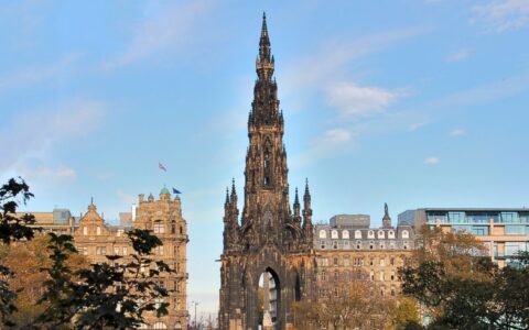 Monument Scott - Canva Pro